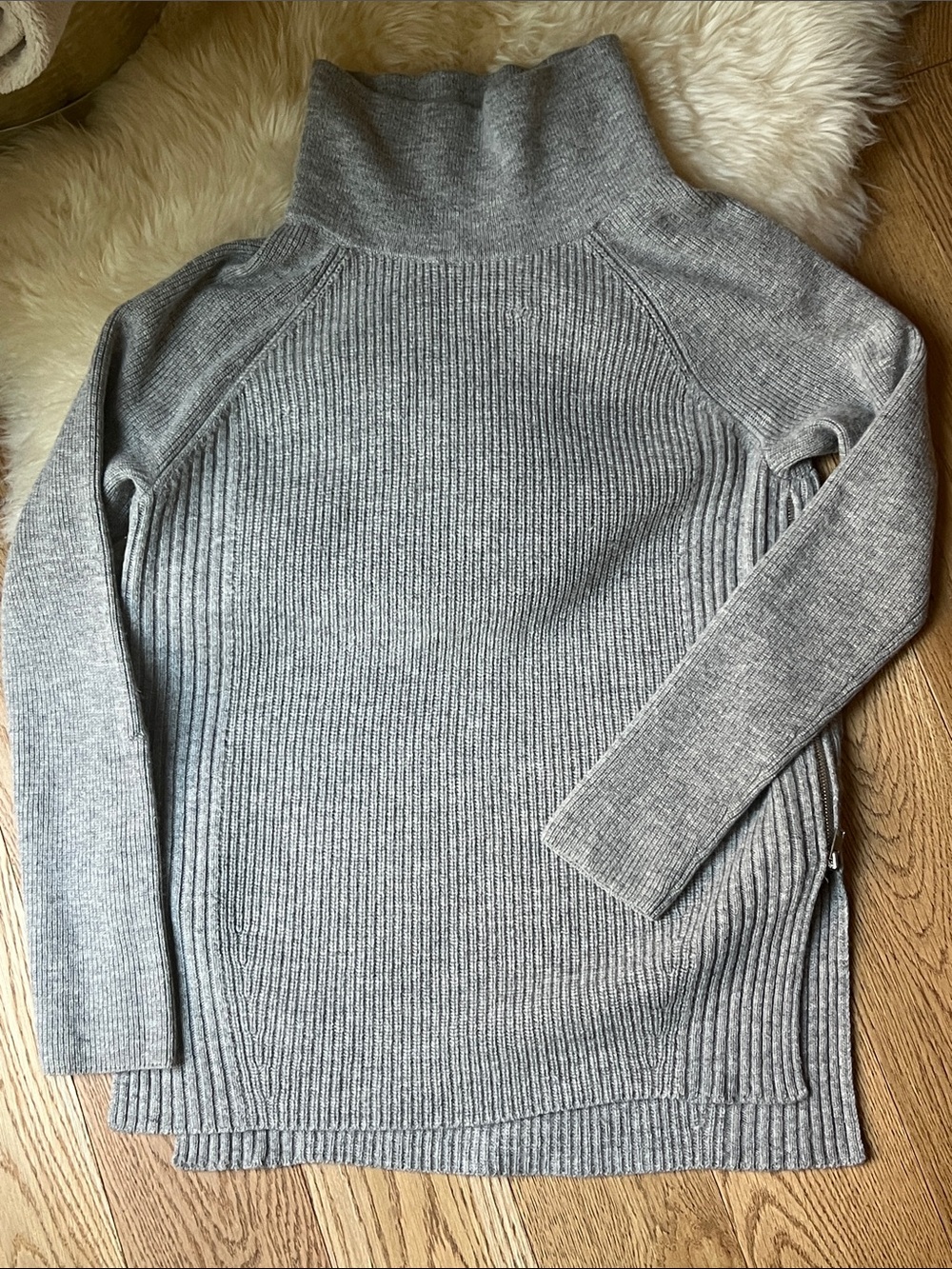 Vince Light Gray Ribbed Turtleneck Sweater